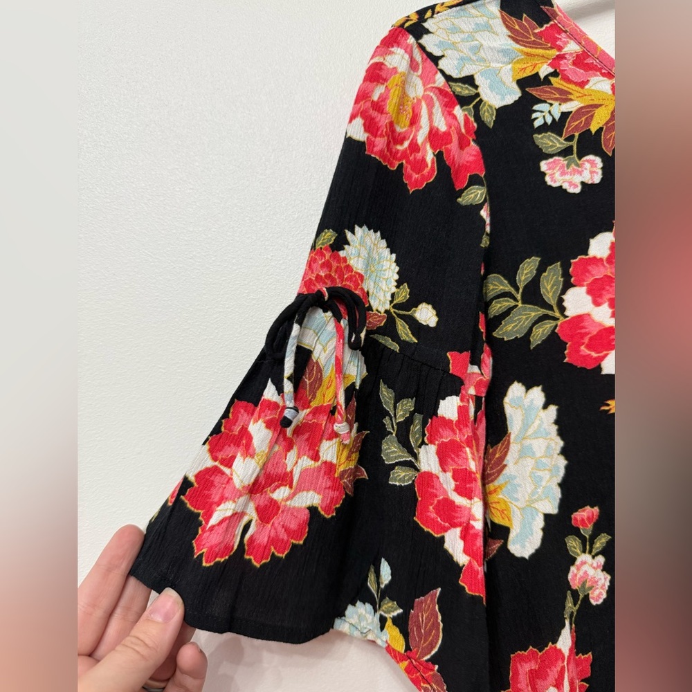 Billabong Floral Flowy Blouse - Picture 4 of 7
